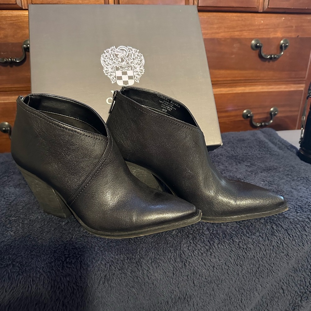 Cute leather Vince Camuto booties